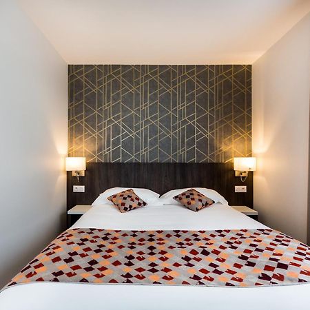 Brit Hotel Ploermel - Hotel De L'Hippodrome Экстерьер фото