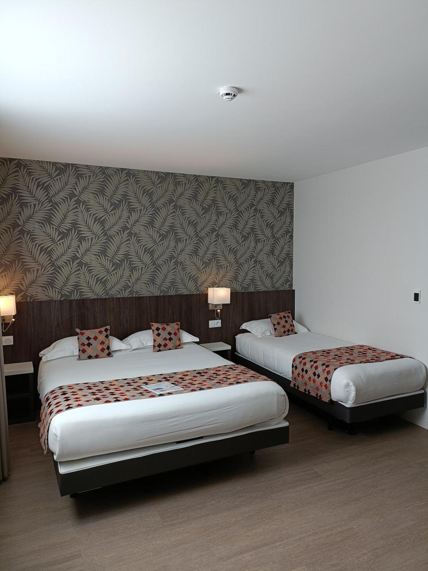 Brit Hotel Ploermel - Hotel De L'Hippodrome Экстерьер фото