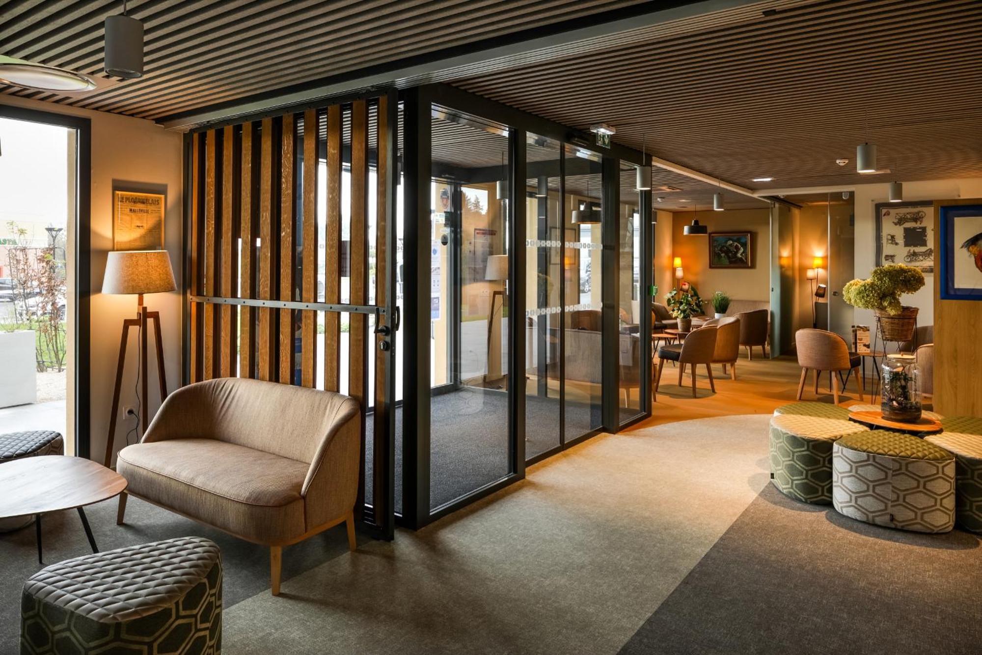 Brit Hotel Ploermel - Hotel De L'Hippodrome Экстерьер фото